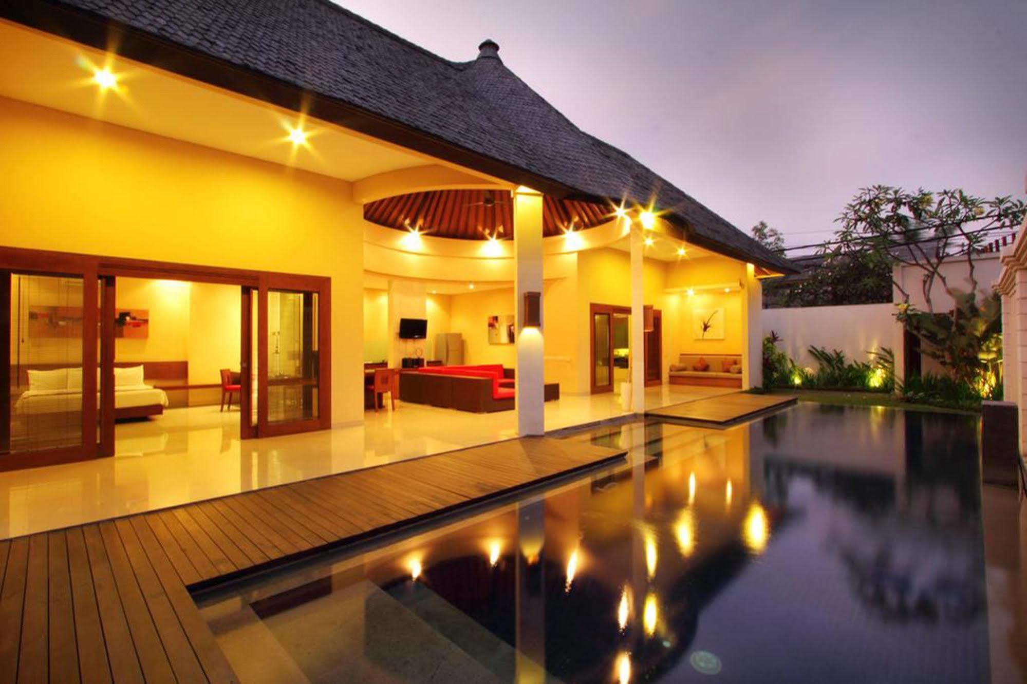 Oval Villa Bali เซมินยัค ภายนอก รูปภาพ