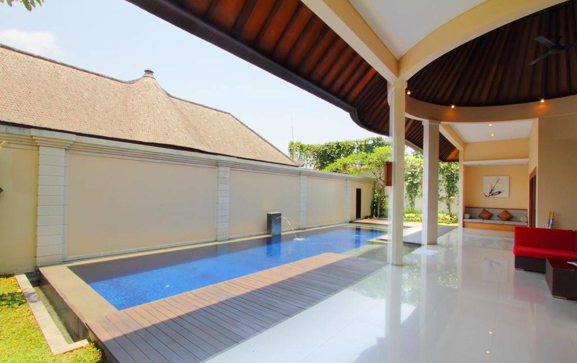 Oval Villa Bali เซมินยัค ภายนอก รูปภาพ